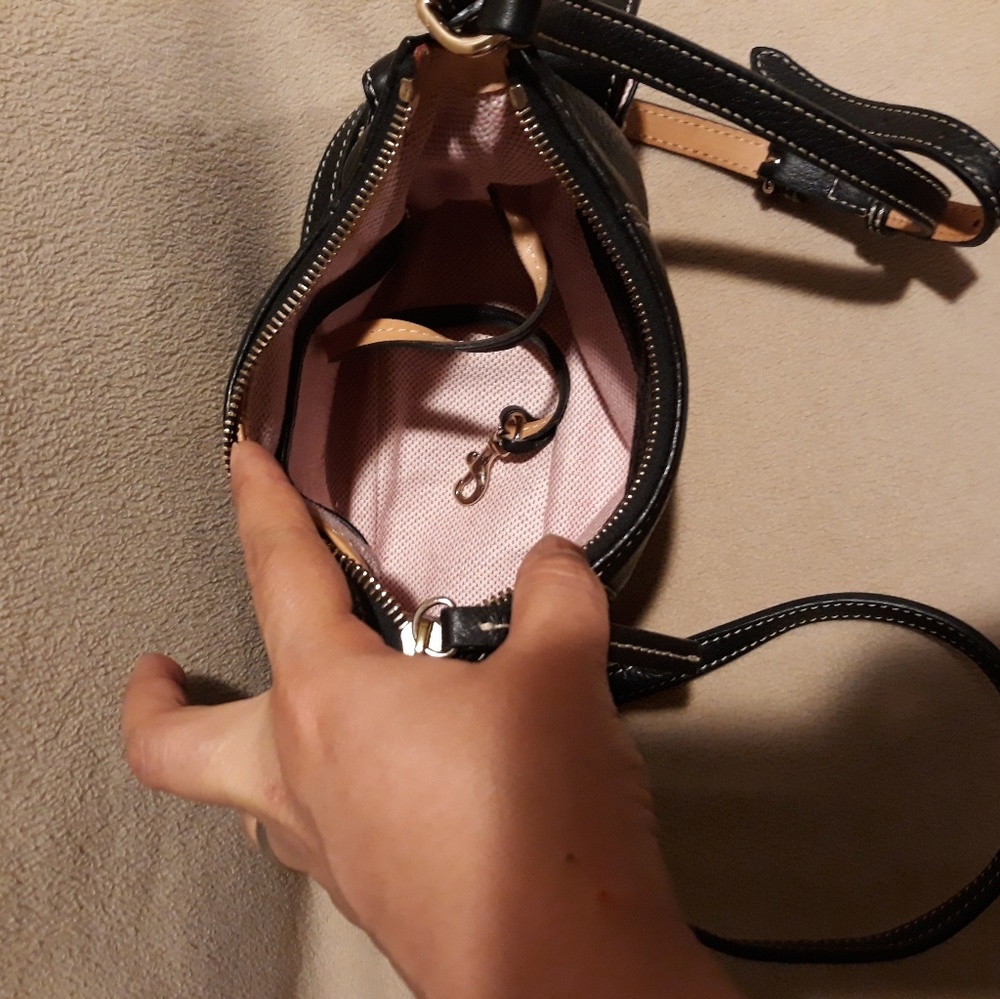 Dooney & Bourke quality bag- Excellent condition! - Picture 4 of 8